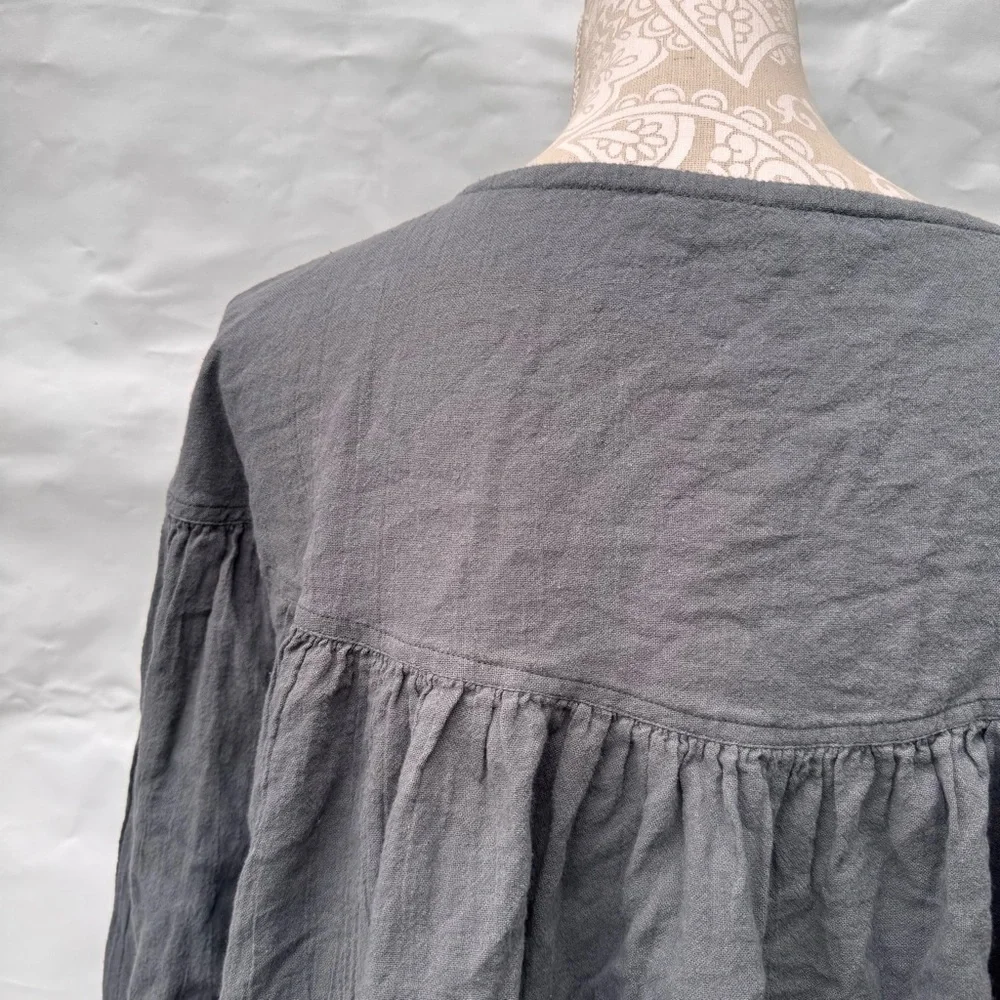 Free people // dark grey button front linen style top size small jun2